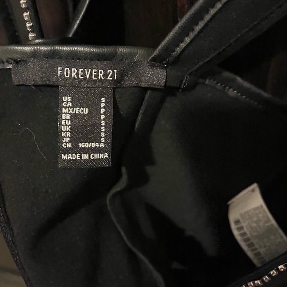 Forever 21 top. Size small. Never worn! - Picture 3 of 3